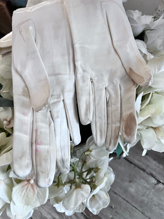 Antique French Embroidered Sequined Gloves - image 9