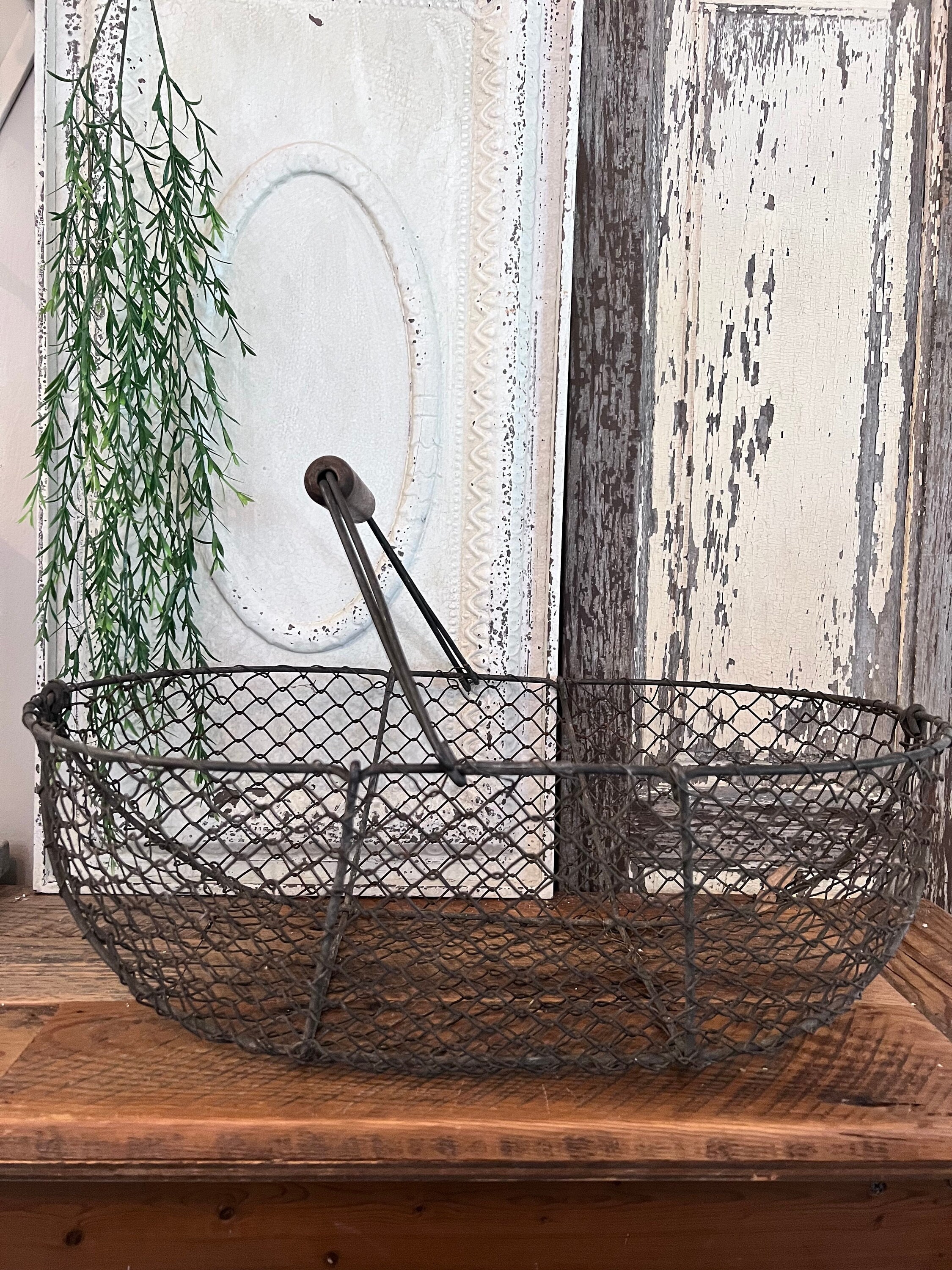 1920s Vintage Handcrafted Beautiful Wooden Basket Decorative Collectible  W712