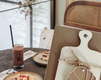 Invitation to breakfast,