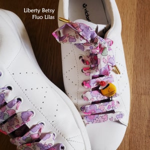 Lacets en tissu Liberty Betsy au choix, Liberty of London, lacets chaussures, baskets, sneakers, stan smith veja, tons rouge vert bleu jaune Betsy Fluo Lilas