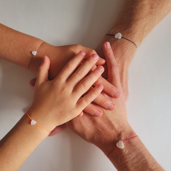 Familienarmband Eltern Kinder Mutter Tochter Vater Sohn, Herz aus Perlmutt, personalisiertes Geschenk, Geschenk Familie-Geburt-Hochzeit