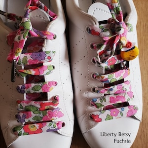 Lacets en tissu Liberty Betsy au choix, Liberty of London, lacets chaussures, baskets, sneakers, stan smith veja, tons rouge vert bleu jaune Betsy Fuchsia