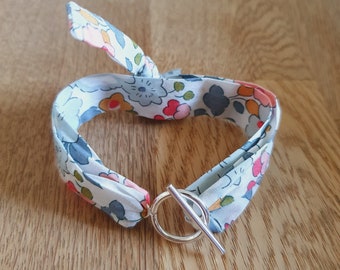 Bracelet Liberty large taille ajustable, fermoir T doré ou argenté, adulte ou enfant, motif au choix Betsy Wiltshire Capel