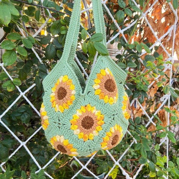 Sunflower crochet bag, Sunflower granny square tote bag, Sunflower Tote, Handmade Tote, Sunflower Purse, Sunflower Backpack