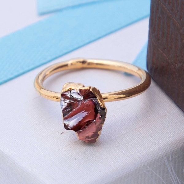 Raw Red Garnet Gemstone Ring For Women, Dainty Rough Ring, Tiny Gold Ring, Birthstone Ring, Engagement Ring, Raw Crystal Ring Gift For Her