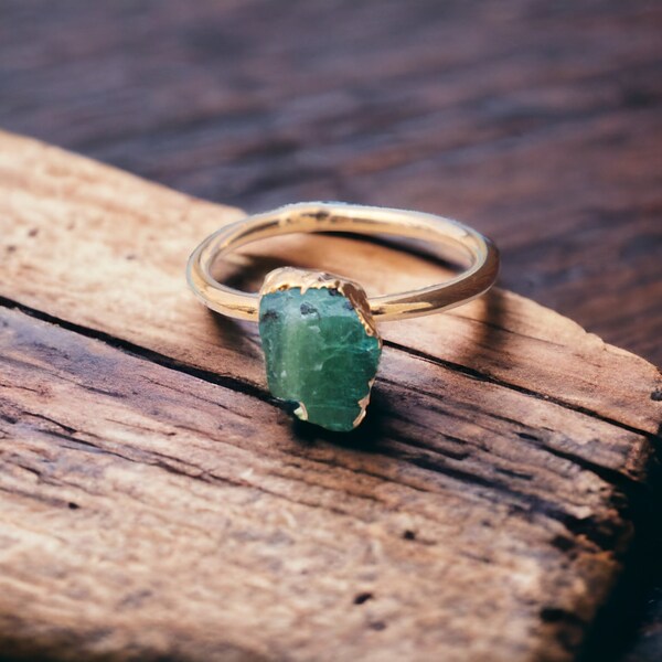 Raw Emerald Ring, Gold Stacking Rings, Emerald Engagement Ring, May Birthstone Ring, Raw Crystal Ring, Boho Ring, Gemstone Ring, Dainty Ring