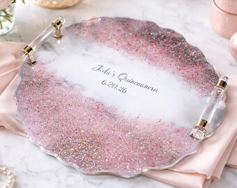Handgjord rund bricka med rosa glittergeod i harts och genomskinliga silverhandtag, lyxig bricka med marmorgeode och agat i harts, bricka med personligt namn i rosa glitter