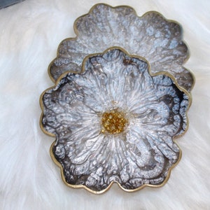 Black White Handmade flower coasters with gold accents, handmade epoxy resin coasters, 4.5” diameter, Flower Coasters Set