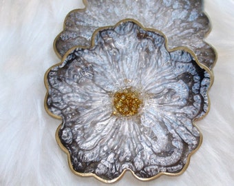 Zwart-witte handgemaakte bloemenonderzetters met gouden accenten, handgemaakte epoxyharsonderzetters, diameter 4,5 inch, bloemenonderzetters set