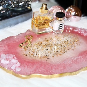 Handgjord bricka i rosa glitterharts: Rosenkvarts och guldmarmorering bild 1