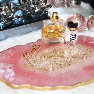 Handgjord bricka i rosa glitterharts: Rosenkvarts och guldmarmorering bild 5