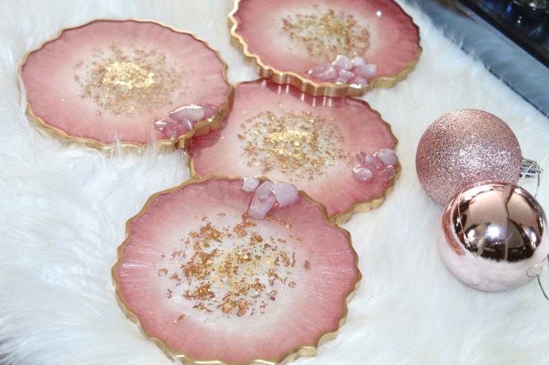 Handgjord bricka i rosa glitterharts: Rosenkvarts och guldmarmorering bild 9