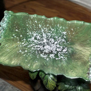 Handmade Luxury Decorative Green Geode Resin Tray, Decorative Tray, Wedding Tray, Gift Tray Breakfast Tray Tea Tray Vanity Tray, Resin Tray