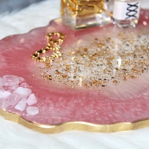 Handgjord bricka i rosa glitterharts: Rosenkvarts och guldmarmorering bild 6