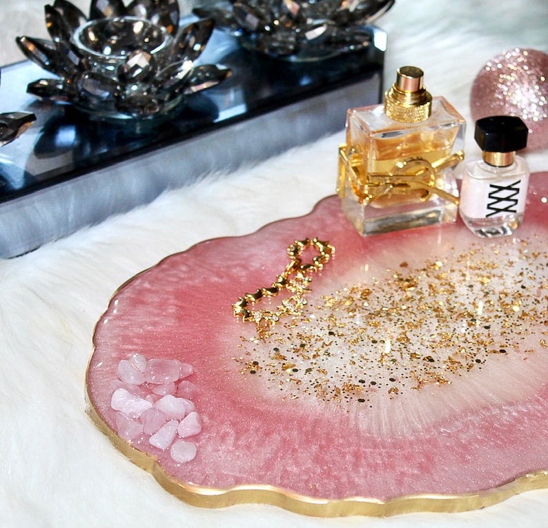 Handgjord bricka i rosa glitterharts: Rosenkvarts och guldmarmorering bild 2