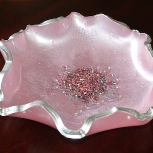 Handmade Large Rose Quartz Pink Glittered Resin Bowl With Gold Accent Home Decor Ideas Decorative Bowl Gift Ideas Geode Art Resin Art