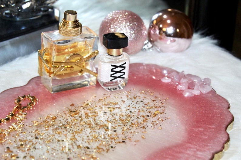 Handgjord bricka i rosa glitterharts: Rosenkvarts och guldmarmorering bild 3