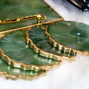 Handgjorda smaragdgrönt hartsfat och underlägg: Geode Decor