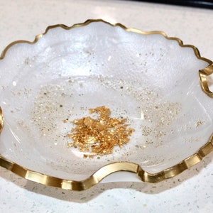 Handmade Luxurious Gold Resin Bowl With Flakes & Gold Accent Home Decor Ideas Decorative Bowl Gift Ideas Geode Art Modern Centerpieces Art