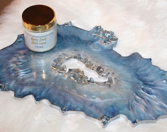 Handgemaakt dienblad met blauwe harsgeode: decoratief dienblad van gebroken glas