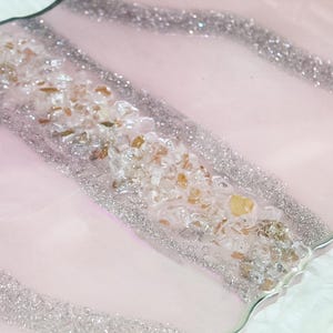 Handgjort glittrigt silverglitterbricka i harts med kristallhandtag i silver, lyxigt handgjort sminkbord med kristaller, soffbordsdekorationer i harts underlägg bild 8