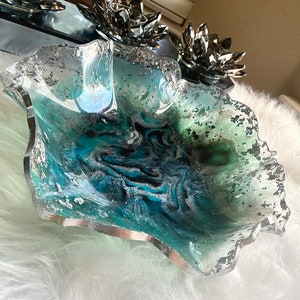 Handmade Resin Ocean Bowl With Flakes And Silver Accent Home Decor Ideas Decorative Bowl Gift Ideas Geode Art Resin Art