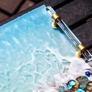 HANDGJORD Stor Dekorativ Havshartsbricka Glas Elegant Bricka Med Guldkristallhandtag Parfymbricka Turkos Geodhartsbricka Strandunderlägg bild 8