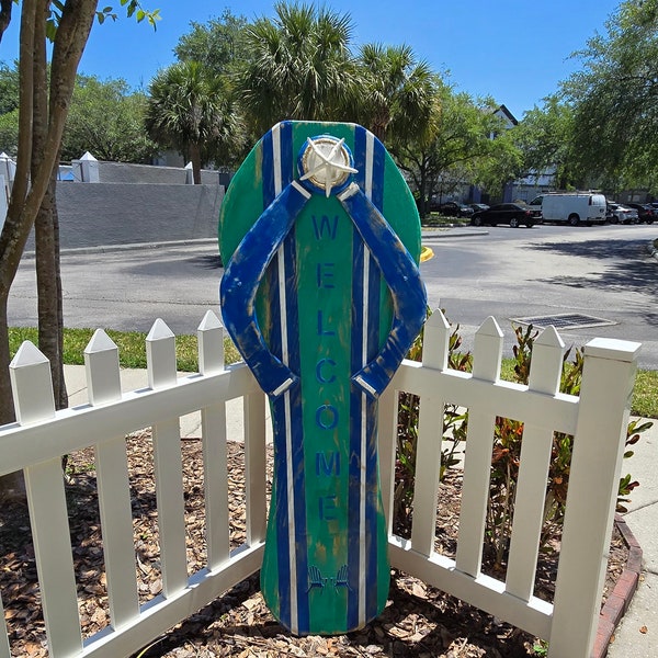 Panneau de bienvenue de tongs de plage. Porche plus maigre. Panneau en bois vertical. Signe de porche rustique. Plaque en bois personnalisée. Décoration d'intérieur. Enseigne décorative en bois