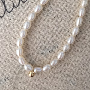 Perlen Perlen Gold gefüllt Halskette / Gold Kugel Anhänger Choker Halskette / Süßwasser Perlen Halskette / Mini Perlen Choker / Bild 3