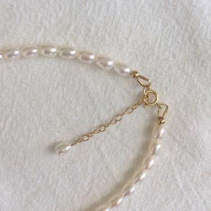Perlen Perlen Gold gefüllt Halskette / Gold Kugel Anhänger Choker Halskette / Süßwasser Perlen Halskette / Mini Perlen Choker / Bild 6