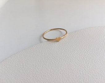 Gold Filled Ring / Kleiner herzförmiger Ring / Minimalistischer Goldring / Stapelringe