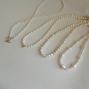 Perlen Perlen Gold gefüllt Halskette / Gold Kugel Anhänger Choker Halskette / Süßwasser Perlen Halskette / Mini Perlen Choker / Bild 5