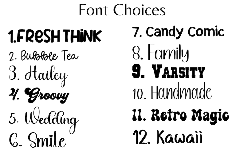 Puede incluir: Una lista de 12 opciones de fuentes diferentes para un proyecto de dise&ntilde;o. Las fuentes se muestran en texto negro sobre fondo blanco. Las fuentes est&aacute;n numeradas del 1 al 12. Las fuentes incluyen: FRESH THINK, Bubble Tea, Hailey, Groovy, Wedding, Smile, Candy Comic, Family, VARSITY, Handmade, Retro Magic y Kawaii.