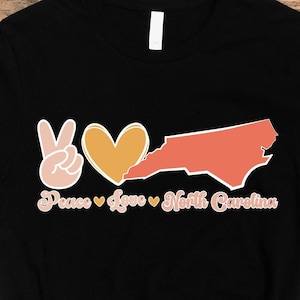 Frieden Liebe Bundesstaat North Carolina SVG, North Carolina Landkarte, Retro Landkarte North Carolina, Cricut Cut Datei, Silhouette Sublimation Design