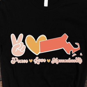 Frieden Liebe Massachusetts Bundesstaat KARTE SVG, Png, Landkarte von Massachusetts, Karte SVG, Retro Blume von Massachusetts Cricut geschnitten Datei Silhouette Sublimation Design