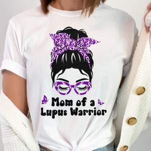 Sensibilisation au lupus Svg Png, maman rétro d&#39;un guerrier Lupus Png, soutien Lupus ruban violet fichier Cricut Svg Design par sublimation