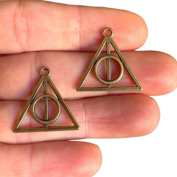 2 Bronze Triangle Charm - Antique Bronze Plated Triangle Pendant - Round Charms - Jewellery Making - Gift for Her (21 x 22 mm) LS-473