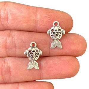 10 Silver Fish Charms – Antique silver plated filigree fish pendant – Double sided charm (11 x 17 mm) LG-193