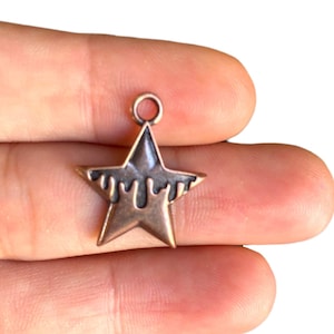 2 Melted Star Pendant Charm – Antique Copper Plated Celestial Jewelry Finding (19 x 22 mm) LB-303