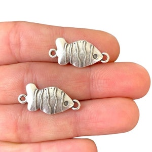 2 Silver Fish Connectors – Antique silver plated two loop charm – Detailed ocean pendant for jewelry (12 x 25 mm) LG-198