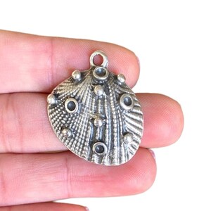 Large Seashell Charm – Antique silver plated beach pendant – Detailed Ocean charm – Textured shell - Jewellery Making (28 x 31 mm) LG-207