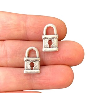 10 Minimalist Lock Charm - Antikes Silber überzogene Vorhängeschloss Anhänger für Schmuckherstellung - Vintage Vorhängeschloss (10 x 16 mm) LG-224