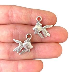 2 Silver Fish Charms – Antique silver plated 3D double sided pendant – Ocean theme charm (19 x 21 mm) LG-196