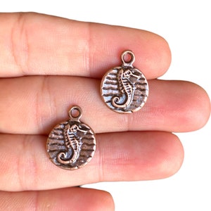5 Copper Seahorse Charms – Antique copper plated round sea pendants – Embossed SeaLife charms - Minimalist Seahorse (14 x 18 mm) LB-208