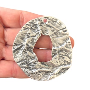 Hammered big connector pendant - Antique Silver Plated Hammered Findings (58 X 55 mm) LG-597