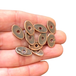 10 Hammered Oval Disc – Antique Copper Plated Minimal Connector, Double-Sided Tag (9 x 15 mm) LB-412