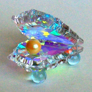 Austrian Crystal Sea Shell with pearl - Collectible figurine