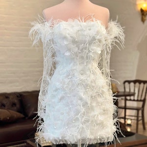 Luxurious Short Feather Wedding Dress. 3D Floral Lace Mini Wedding ...
