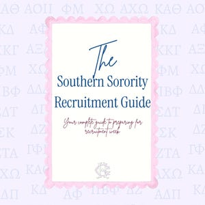 Könnte beinhalten: Ein rechteckiger Leitfaden mit einem gewellten rosa Rand auf hellviolettem Hintergrund mit griechischen Buchstaben. Der Text lautet: The Southern Sorority Recruitment Guide, Your complete guide to preparing for recruitment week, und ein kleines Logo.
