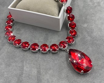 Collar de piedra de cadena de copa de lágrima roja rubí / collar de cristal opulento / collar de cristal de declaración / solo uno disponible